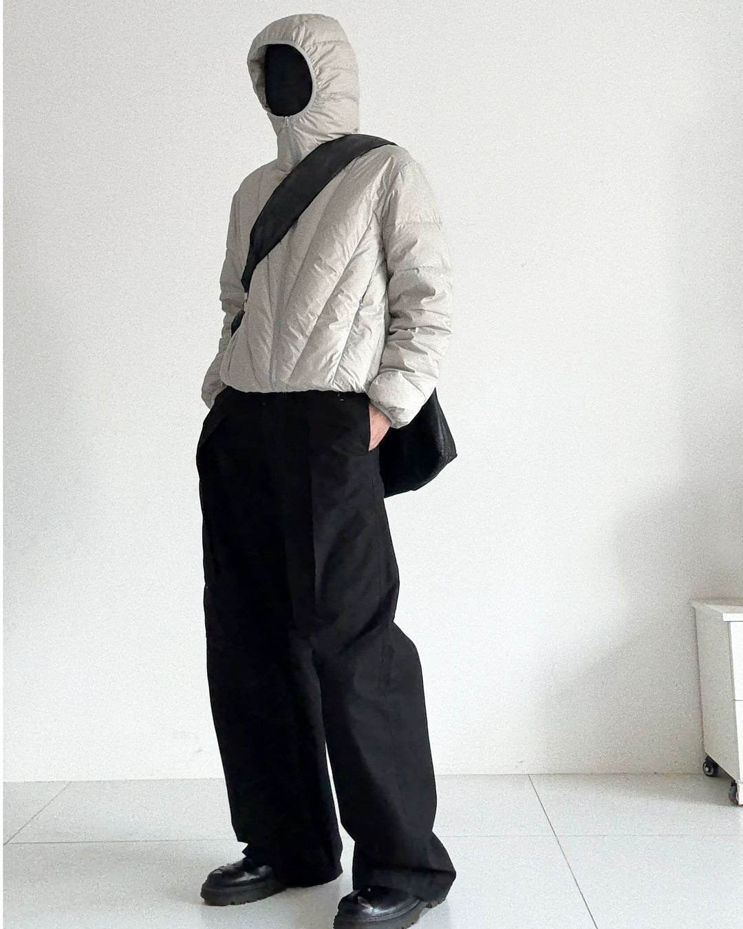 Radiant Quilt Hooded Down Jacket Light Gray 着用